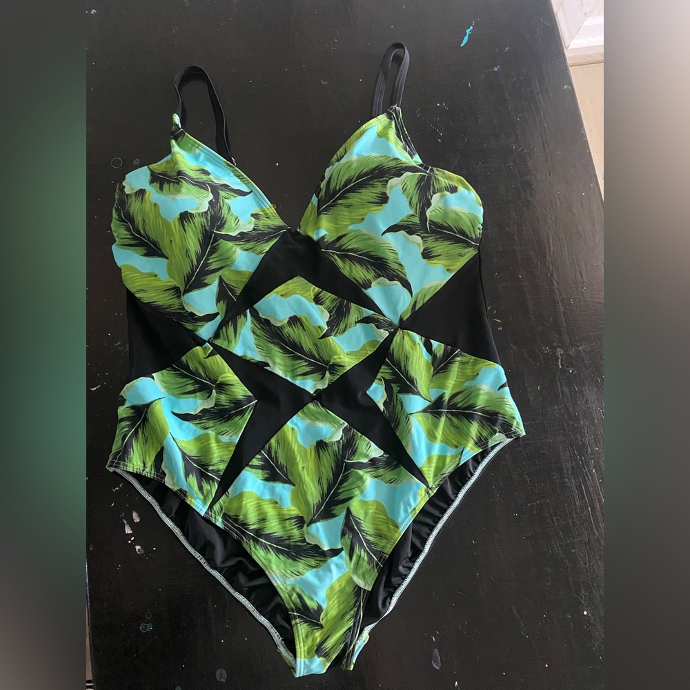 Sun & Sea Women’s Size 20 One Piece Swimsuit - Picture 2 of 7
